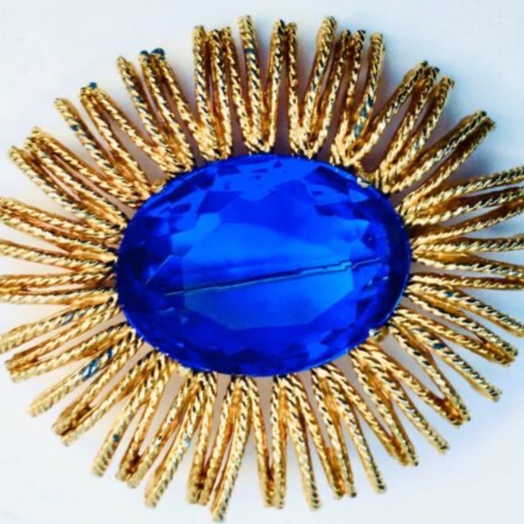 Vintage CZECH ESTATE BROOCH Huge Oval Faux Sapphire Gold Tone Pin High End - Picture 3 of 5